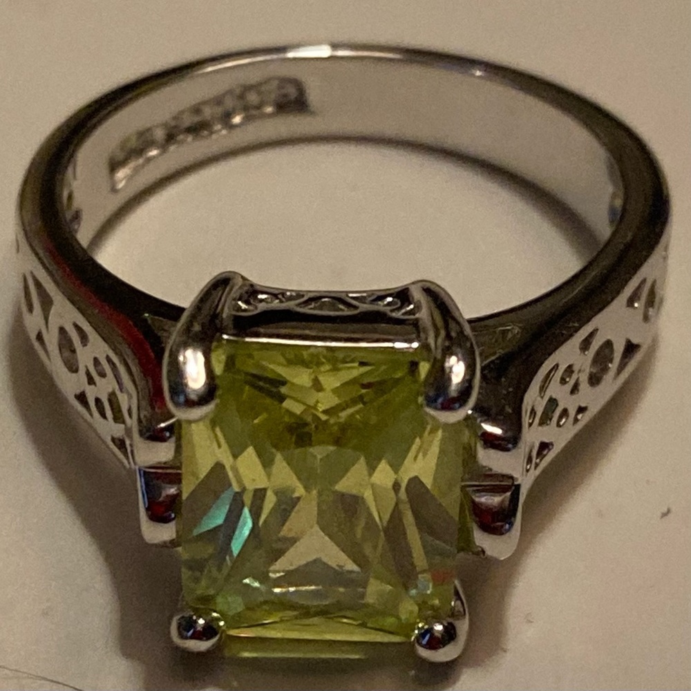 Beautiful Silver Lia Sophia ring with green stone